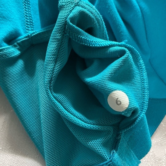 Lululemon Athletica Blue Fitted Tank Top with Cut Out - Picture 4 of 8